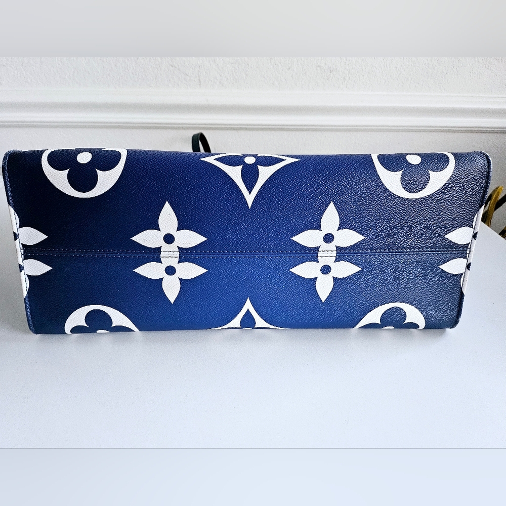 Louis Vuitton Blue Escale Limited Edition Onthego GM - Picture 6 of 15